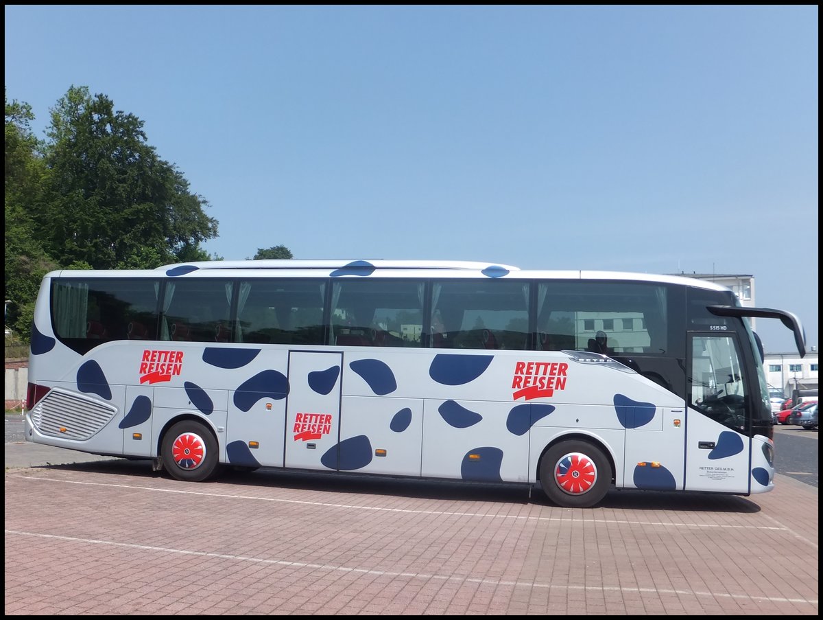 Setra 515 HD von Retter Reisen aus Österreich im Stadthafen Sassnitz.