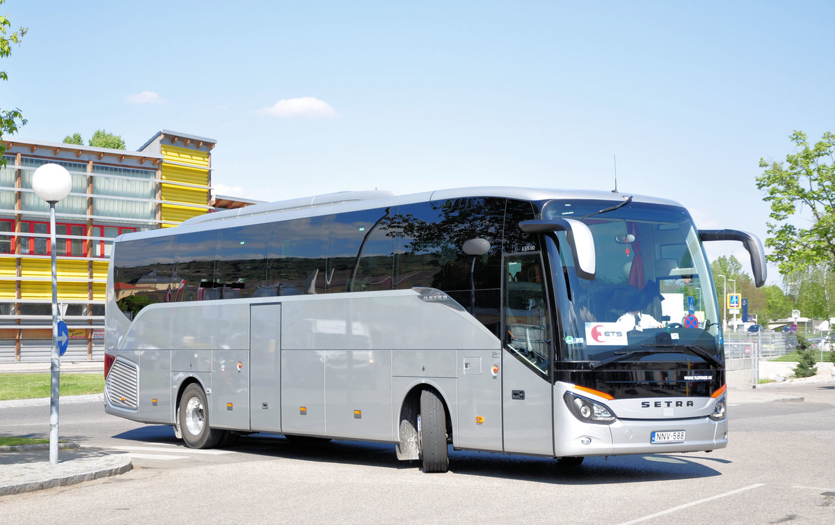 Setra 515 HD von Tuzpenge.hu in Krems gesehen.