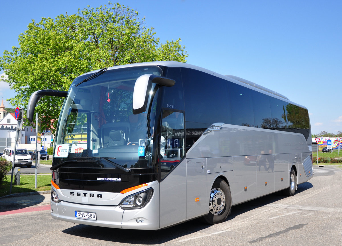 Setra 515 HD von Tuzpenge.hu in Krems gesehen.