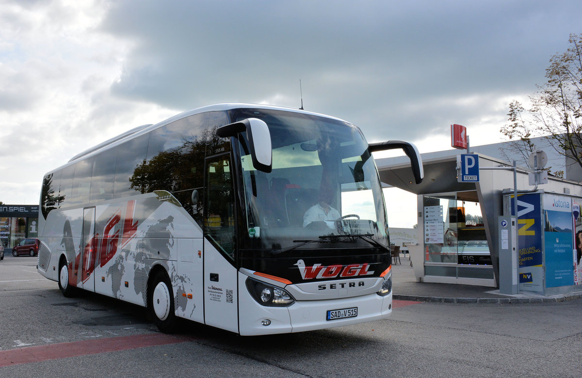 Setra 515 HD von Vogl Reisen aus der BRD in Krems gesehen.