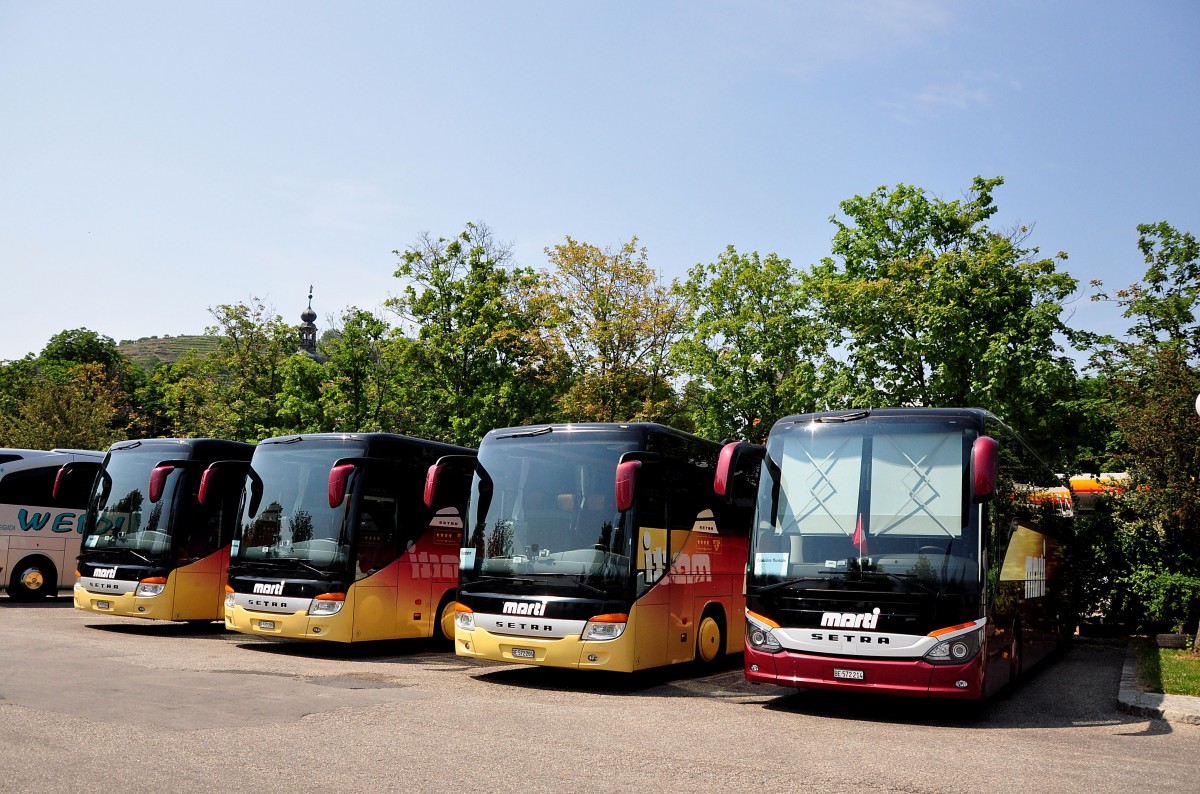 Setra 516 HD und 3 mal Setra 416 GT-HD von Marti aus der Schweiz im Juni 2015 in Krems.