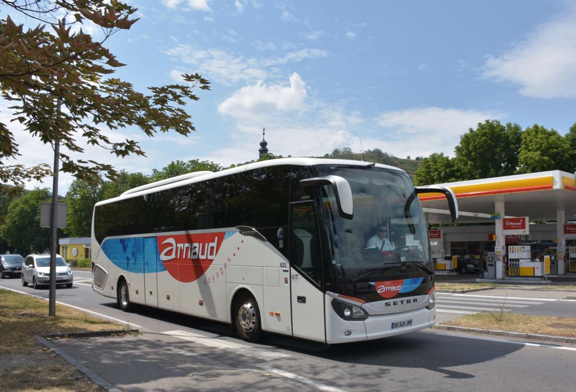 Setra 516 HD von Arnaud Reisen aus Frankreich 06/2017 in Krems.