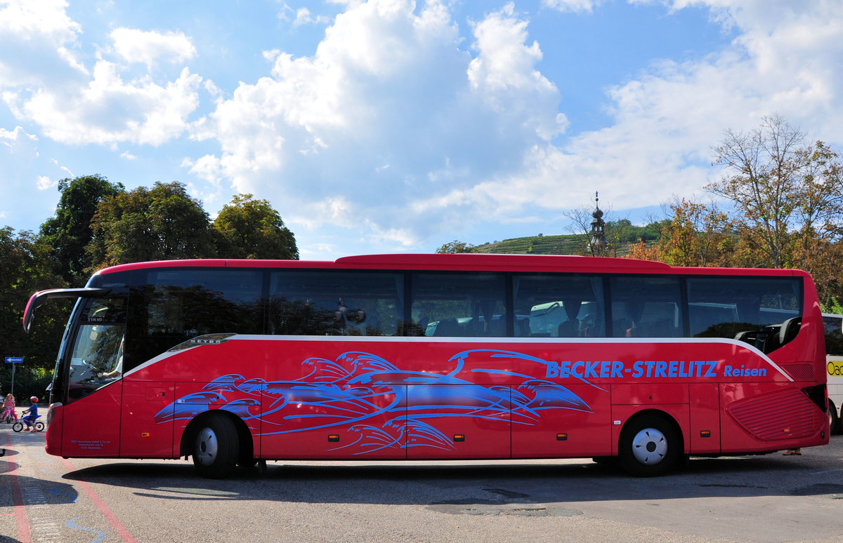 Setra 516 HD von Becker-Strelitz Reisen aus der BRD in Krems gesehen.