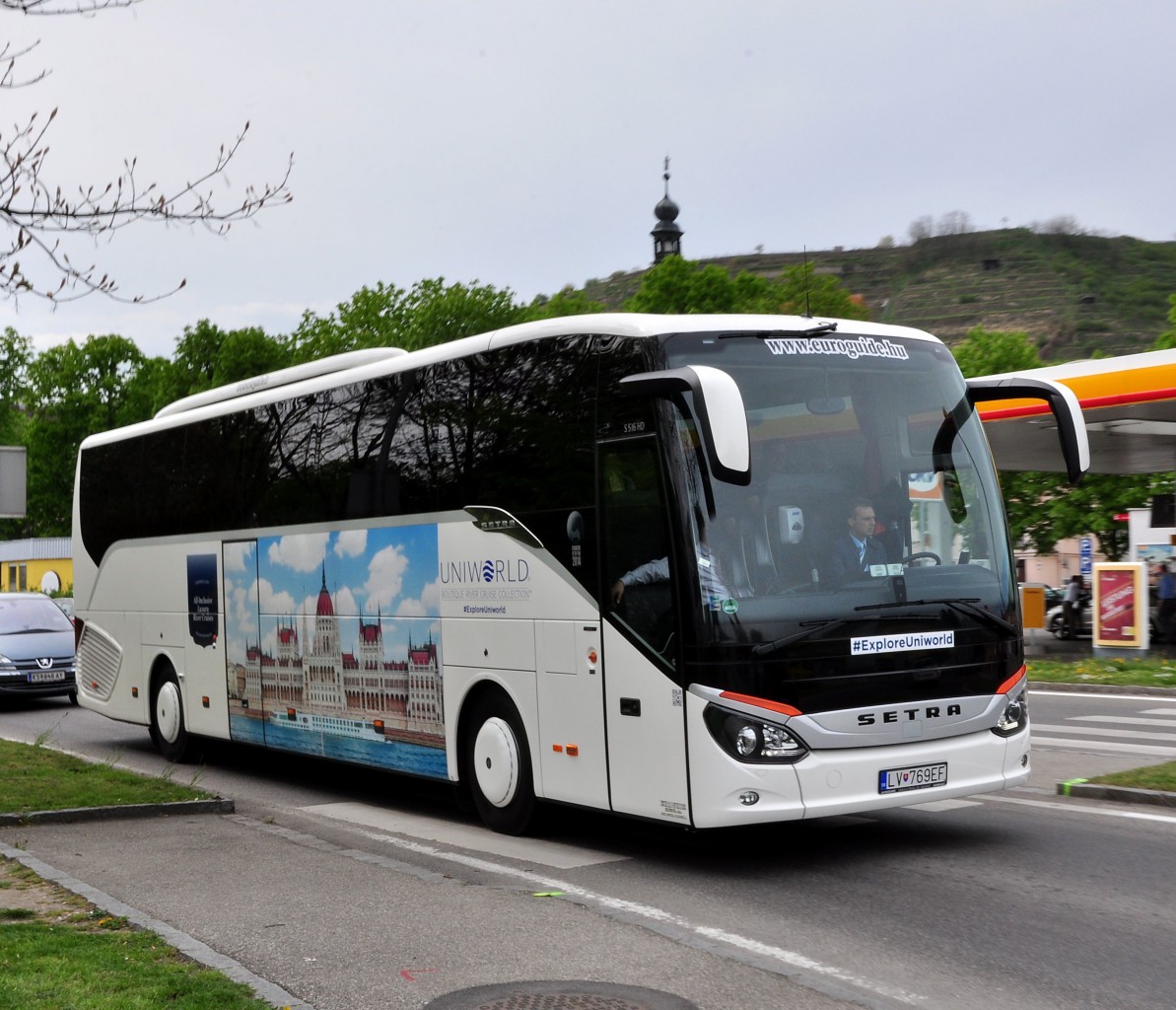 Setra 516 HD von Euroguide.hu am 22.4.2015 in Krems unterwegs.