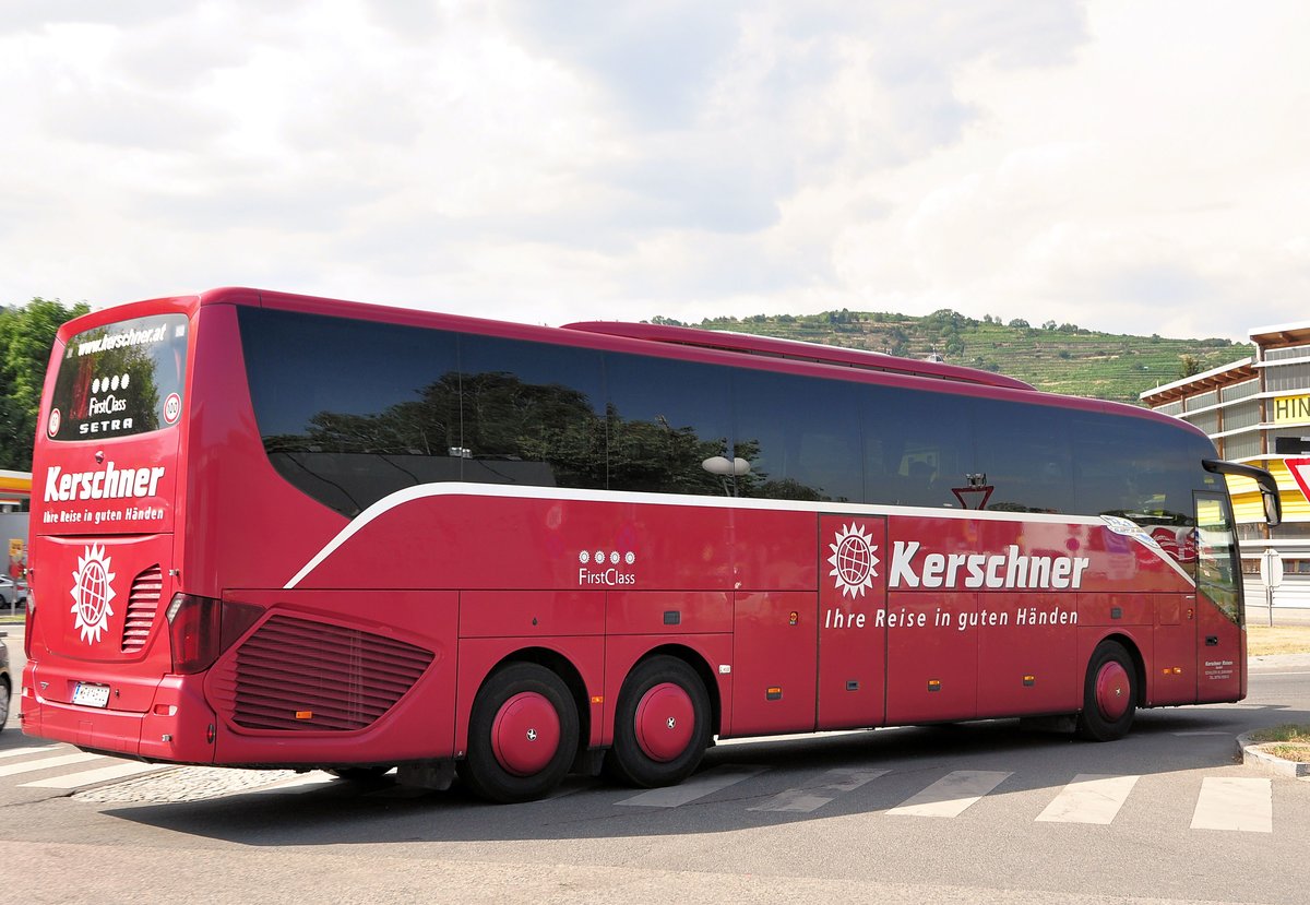 Setra 516 HD von Kerschner Reisen aus Niedersterreich in Krems unterwegs.