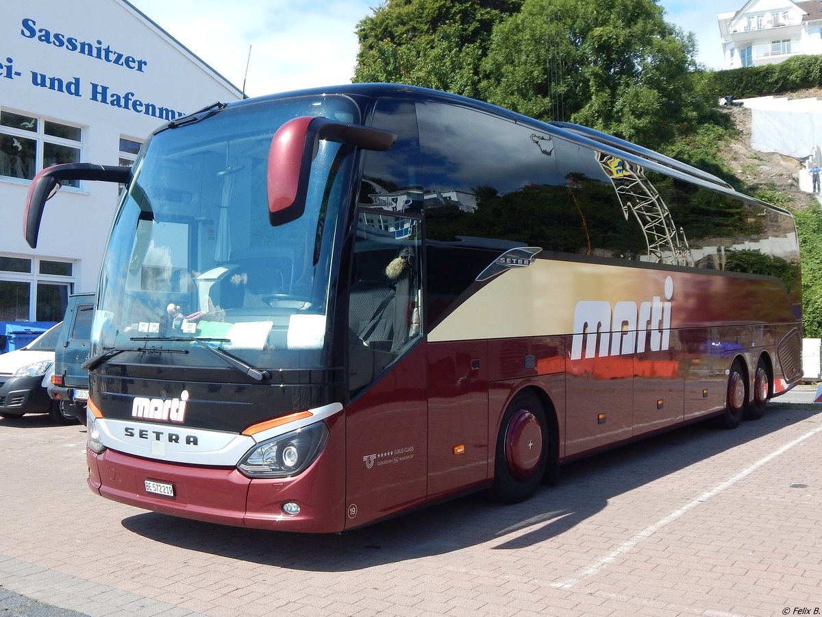 Setra 516 HD von Marti aus der Schweiz im Stadthafen Sassnitz.