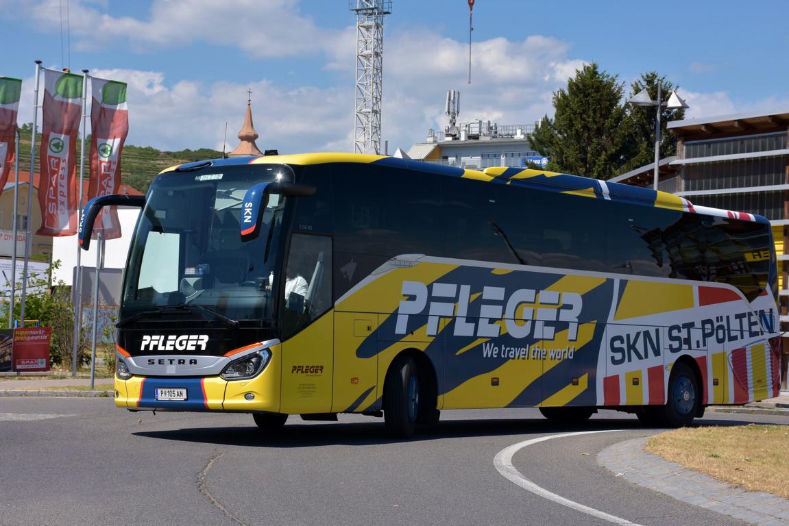 Setra 516 HD von Pfleger Reisen aus Niedersterreich 06/2017 in Krems.