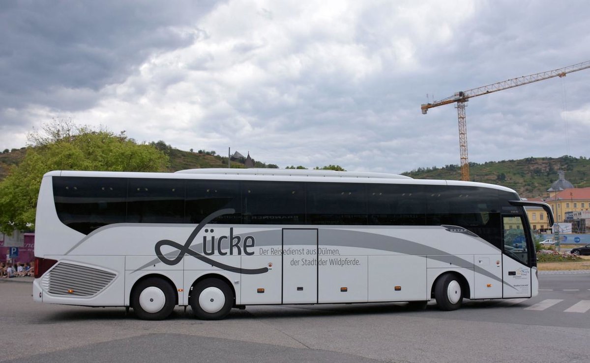 Setra 516 HD vom Reisedienst Lcke aus der BRD 07/2017 in Krems.