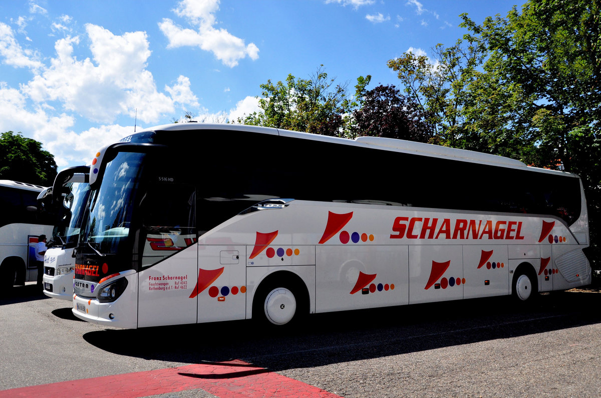 Setra 516 HD von Scharnagel Reisen aus der BRD in Krems gesehen.