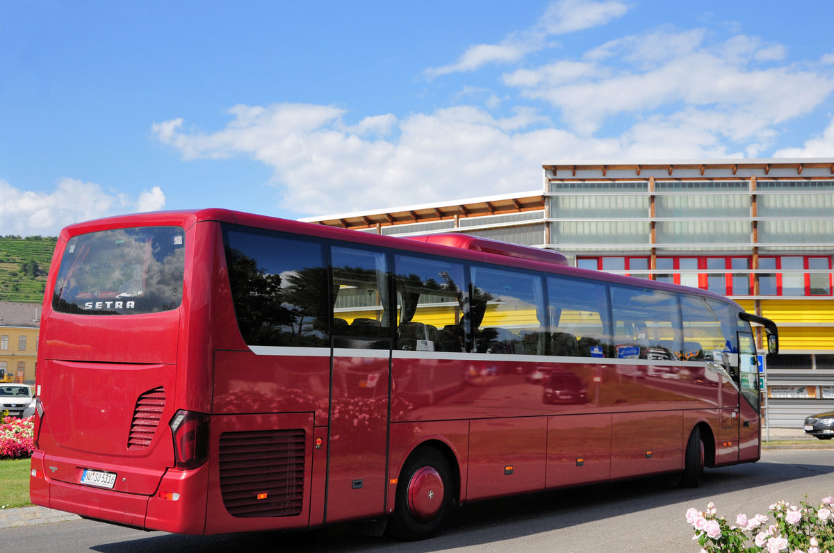 Setra 516 MD aus der BRD in Krems gesehen.