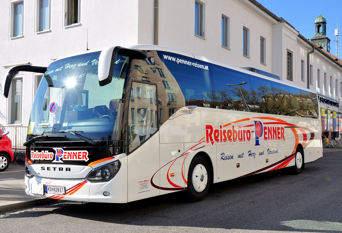 Setra 516 MD vom Reisebro Penner aus Niedersterreich in Krems gesehen.