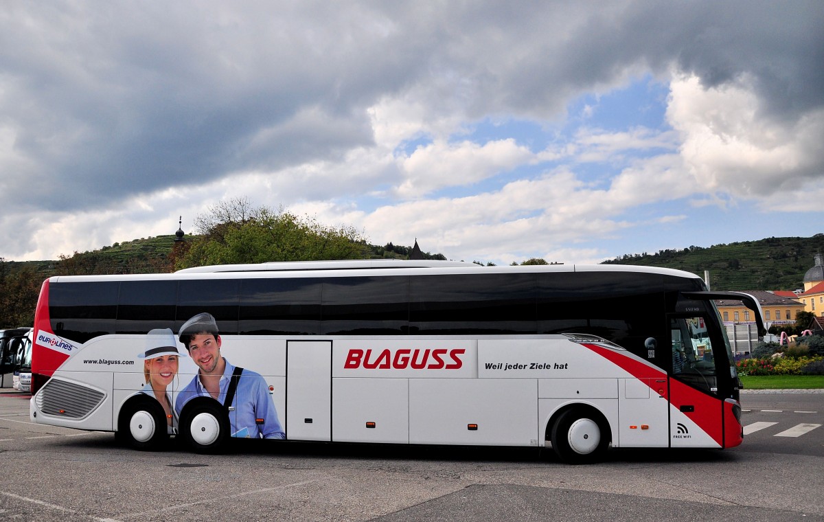 Setra 517 HD von Blaguss Reisen aus Wien am 21.August 2014 in Krems gesehen.