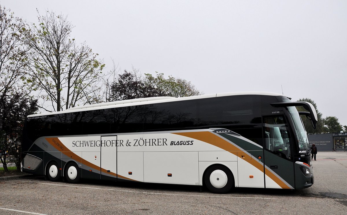 Setra 517 HD von Blaguss Reisen (ex Schweighofer & Zhrer) aus Salzburg in Krems gesehen.