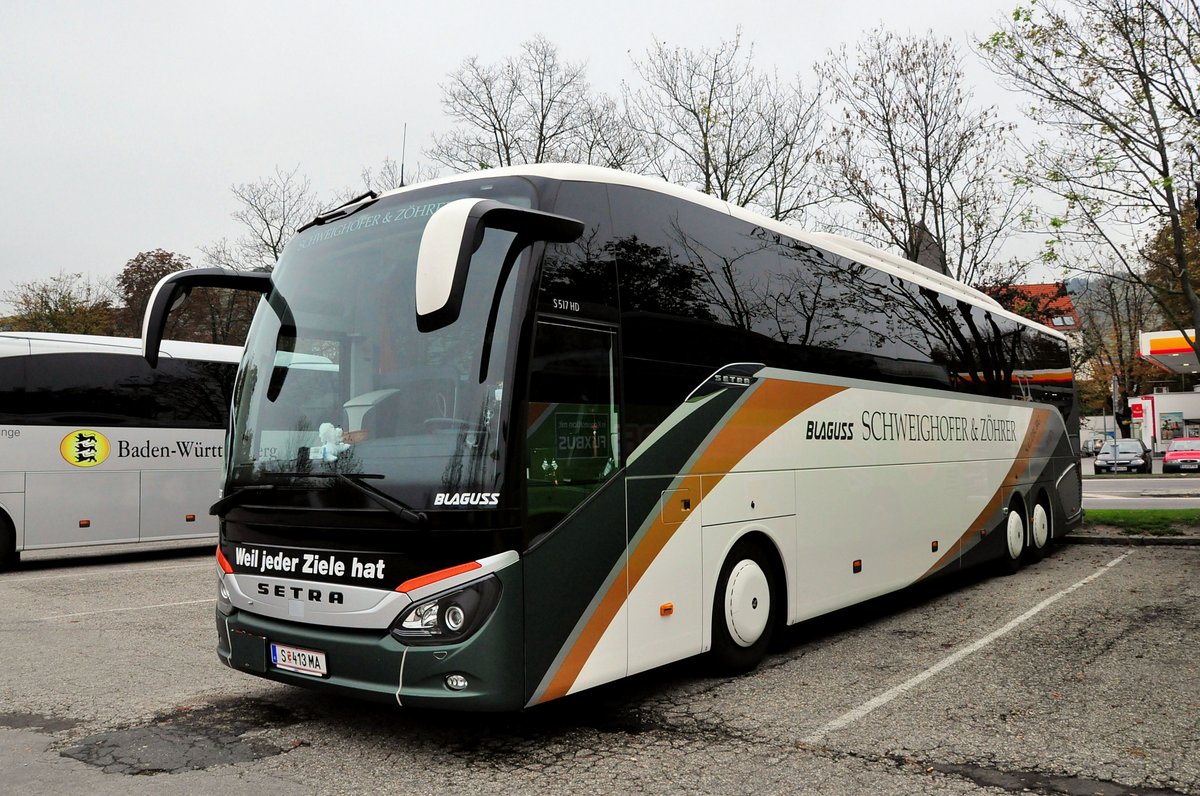 Setra 517 HD von Blaguss Reisen (ex Schweighofer & Zhrer) aus Salzburg in Krems gesehen.