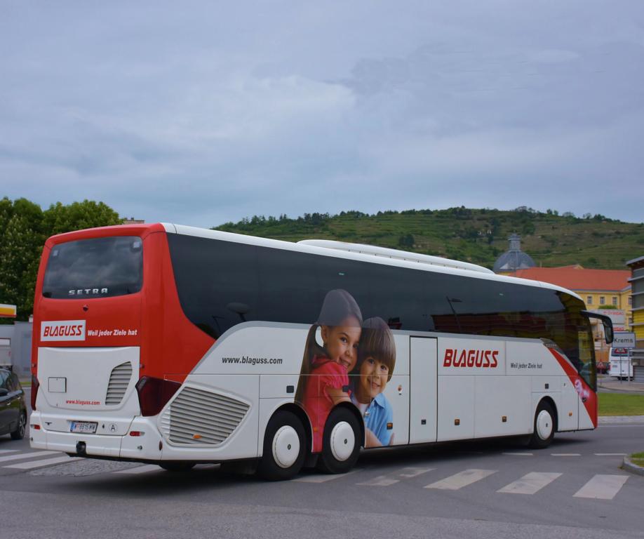 Setra 517 HD von Blaguss Reisen aus Wien in Krems.