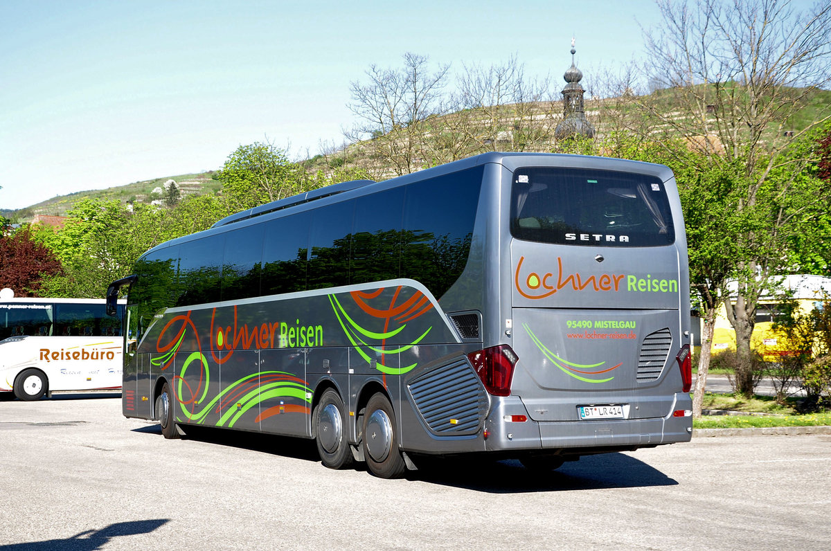 Setra 517 HD von Busreisen Robert Lochner aus der BRD in Krems gesehen.