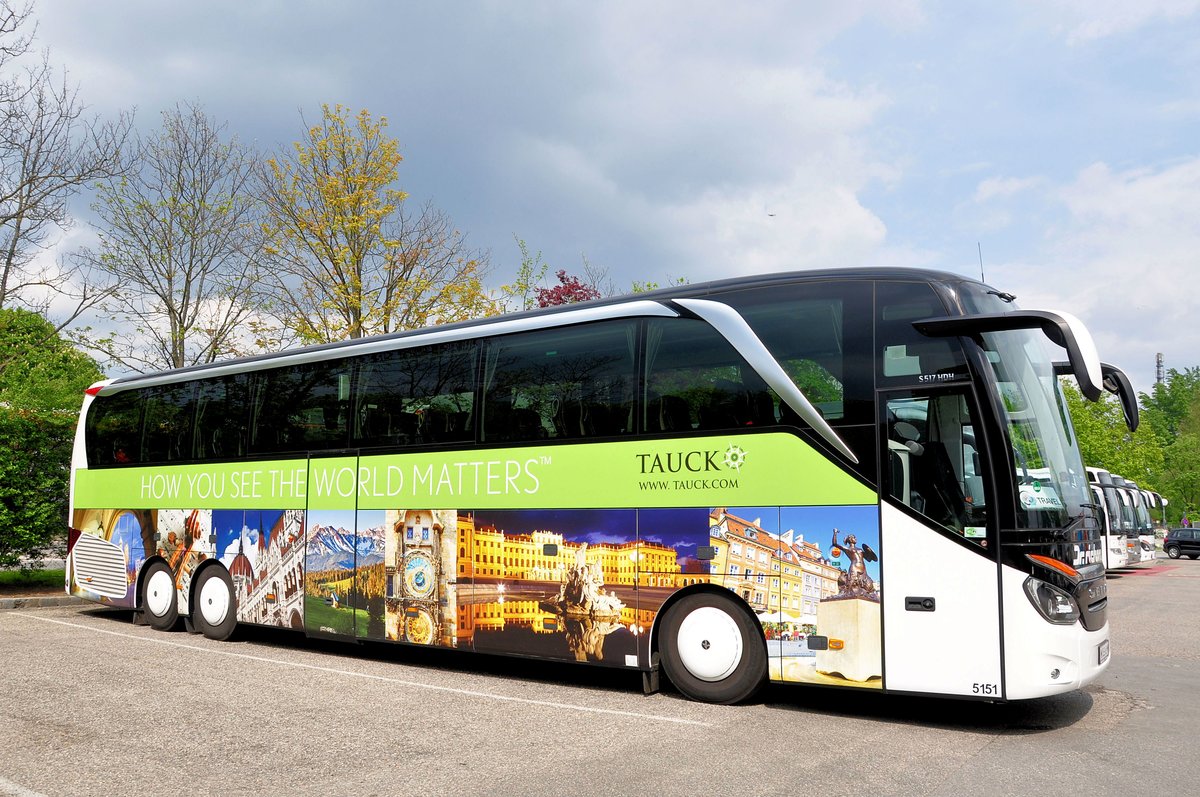 Setra 517 HD von Dr. Richard aus Wien in Krems gesehen.