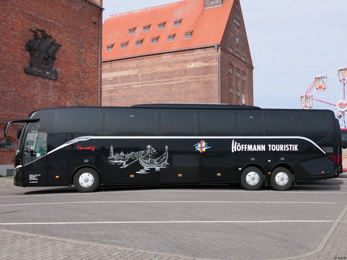 Setra 517 HD von Höffmann Touristik aus Deutschland in Stralsund.