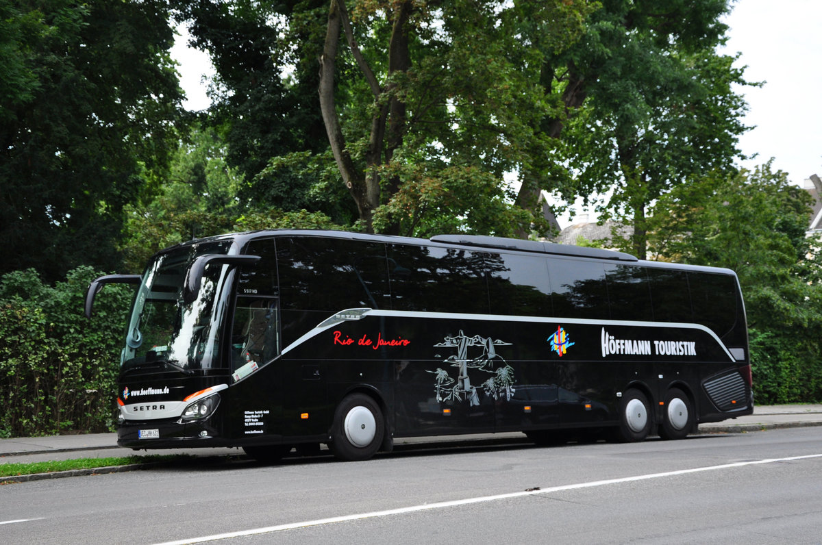 Setra 517 HD  Rio de Janeiro  von Hffmann Reisen aus der BRD in Krems gesehen.