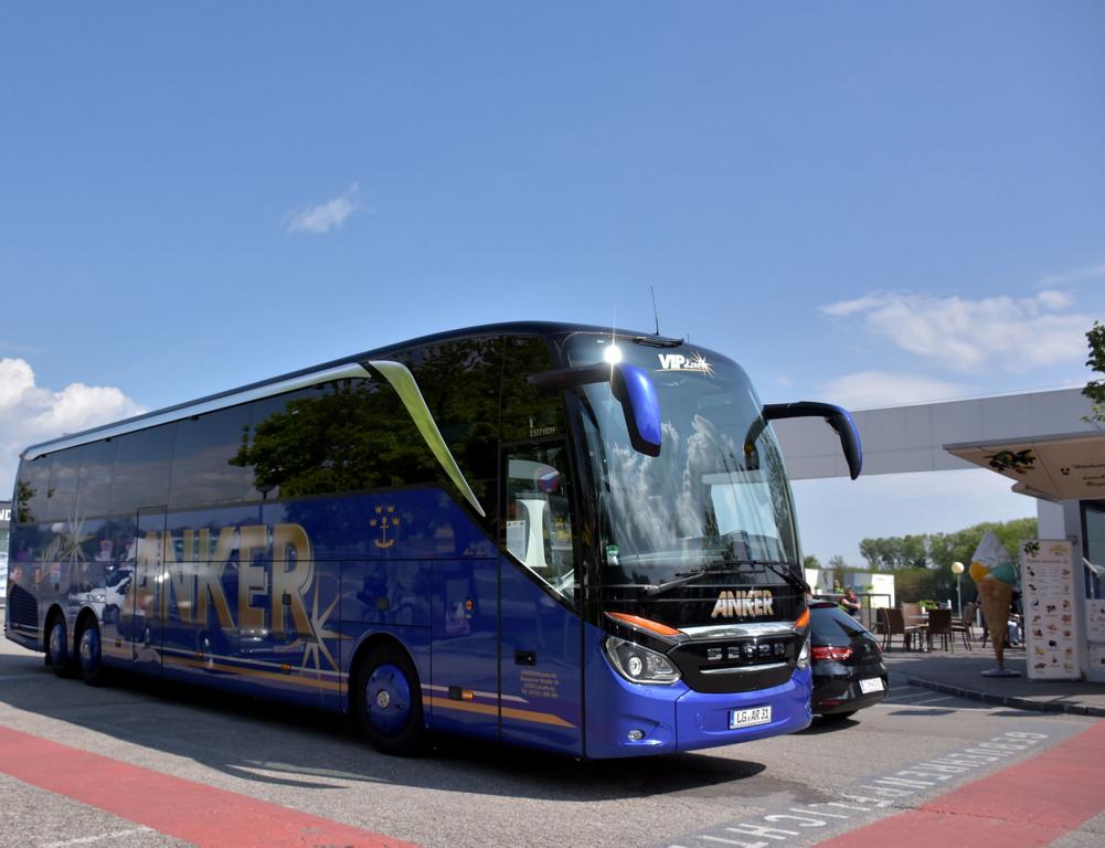 Setra 517 HDH von ANKER Reisen aus der BRD in Krems.