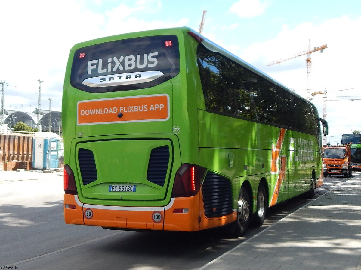 Setra 517 HDH von Flixbus/Saps aus Italien in Karlsruhe.