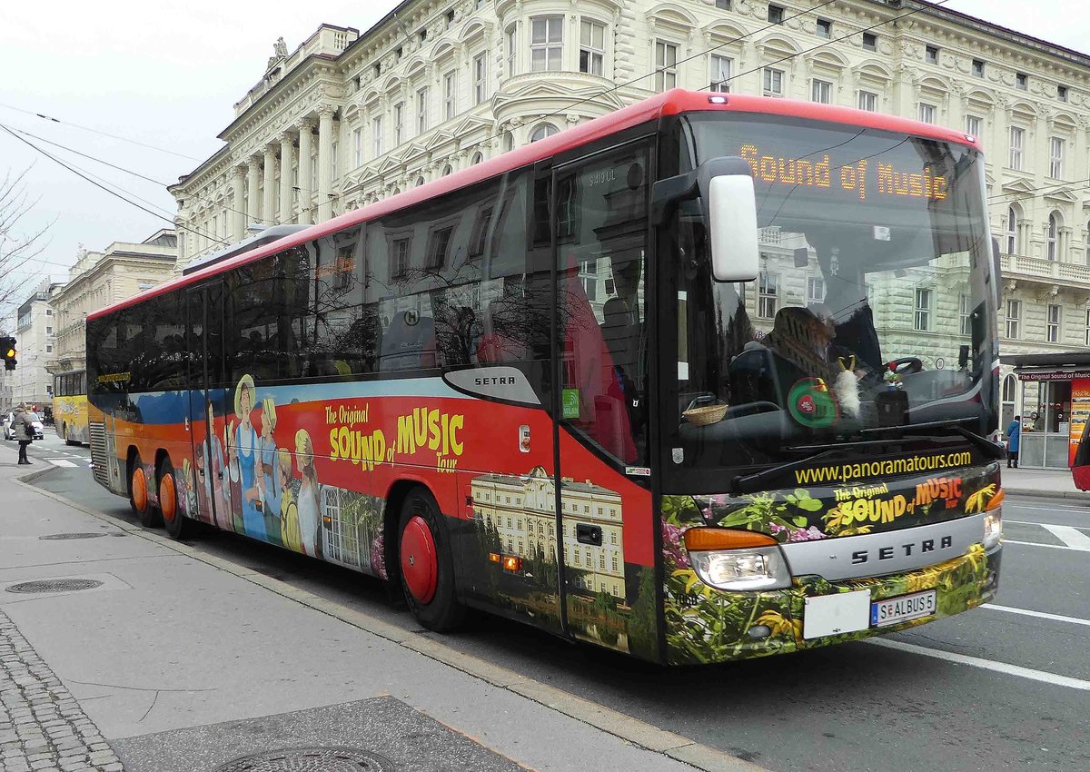 Setra S 419 UL von  Sound of Music  unterwegs auf Stadtrundfahrt in Salzburg im Dezember 2018