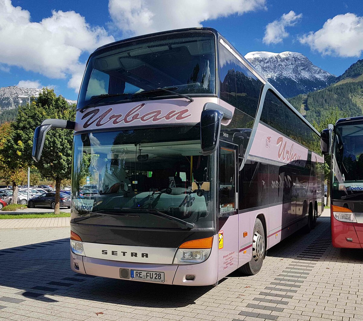 Setra S 431 DT von URBAN-Reisen steht auf dem Busparkplatz am Königsee, 09-2022