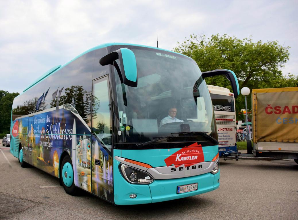 Setra S 515 HD vom Reiseparadies KASTLER aus Obersterreich 2018 in Krems gesehen.