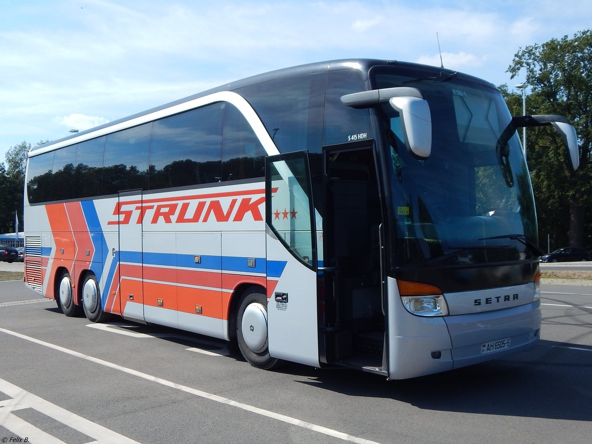 Setrs 415 HDH von Merbus-tour PTUE aus Weißrussland (ex Strunk/D) in Neubrandenburg.