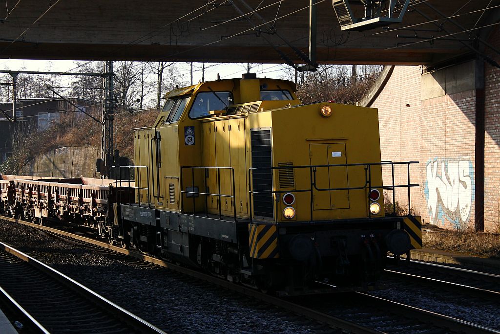 SGL 293 509-9 zog am heutigen Morgen einen Bauzug durch den Bhf HH-Harburg und an dessen Ende hing...02.03.2013