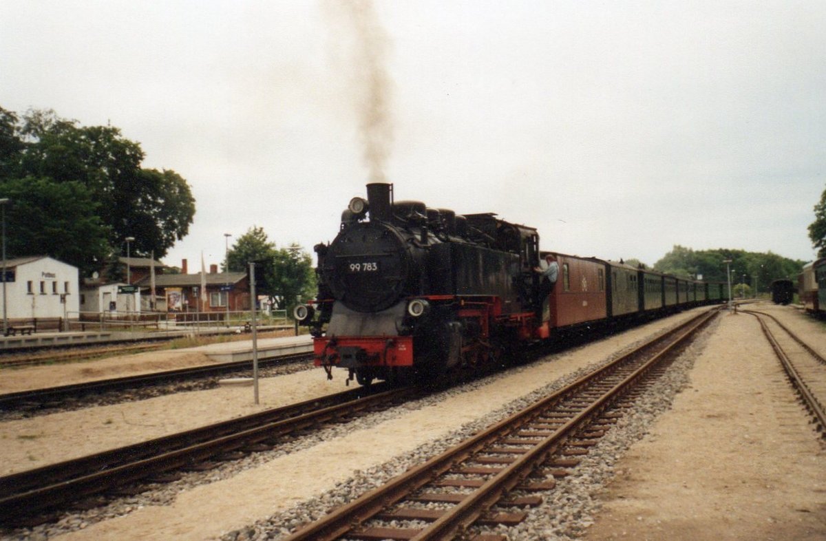 Sie ist auch nicht mehr im Bestand vom Rasenden Roland:die 99 1783 als ich Sie in Putbus im August 2000 noch im Einsatz fotografieren konnte.