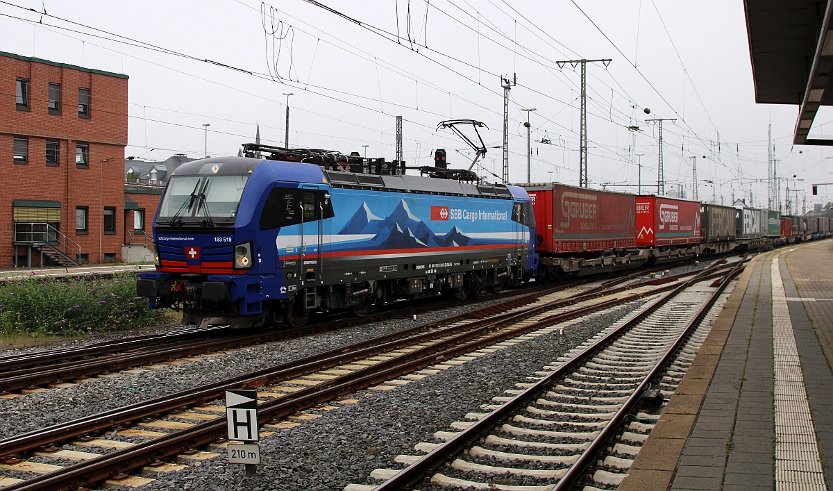 SIEAG/SBB 193 519-6(REV/MMAL/10.12.19) fährt hier mit dem Gruber-KLV am Haken durch den Koblenzer Hbf. 13.09.2021