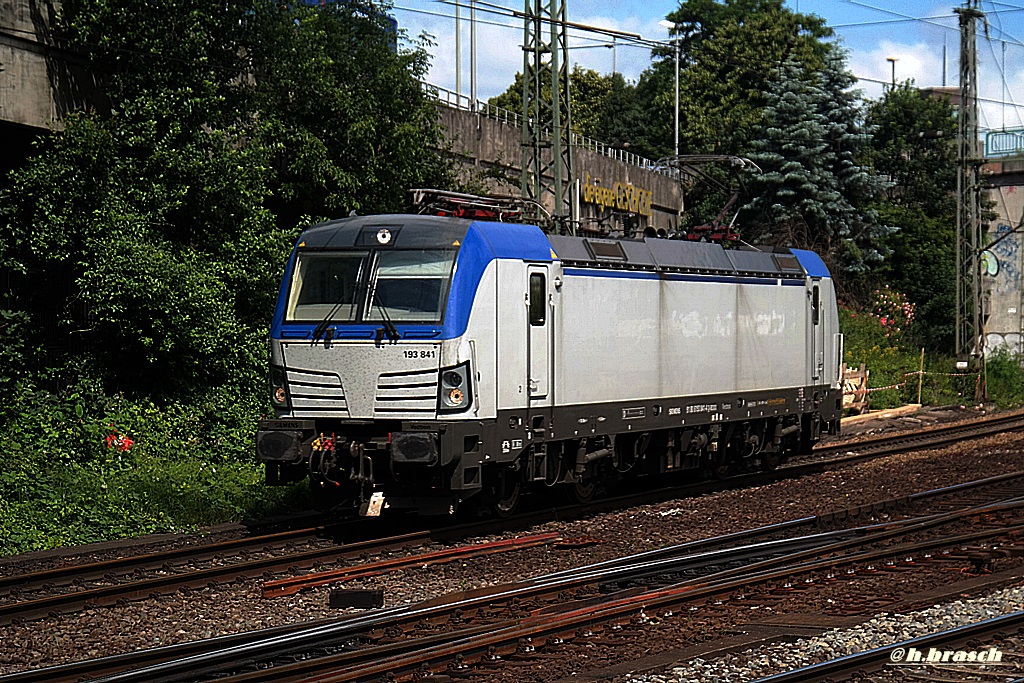 SIEMENS-VECTRON 193 841 fuhr lz durch hh-harburg,datum 20.06.14