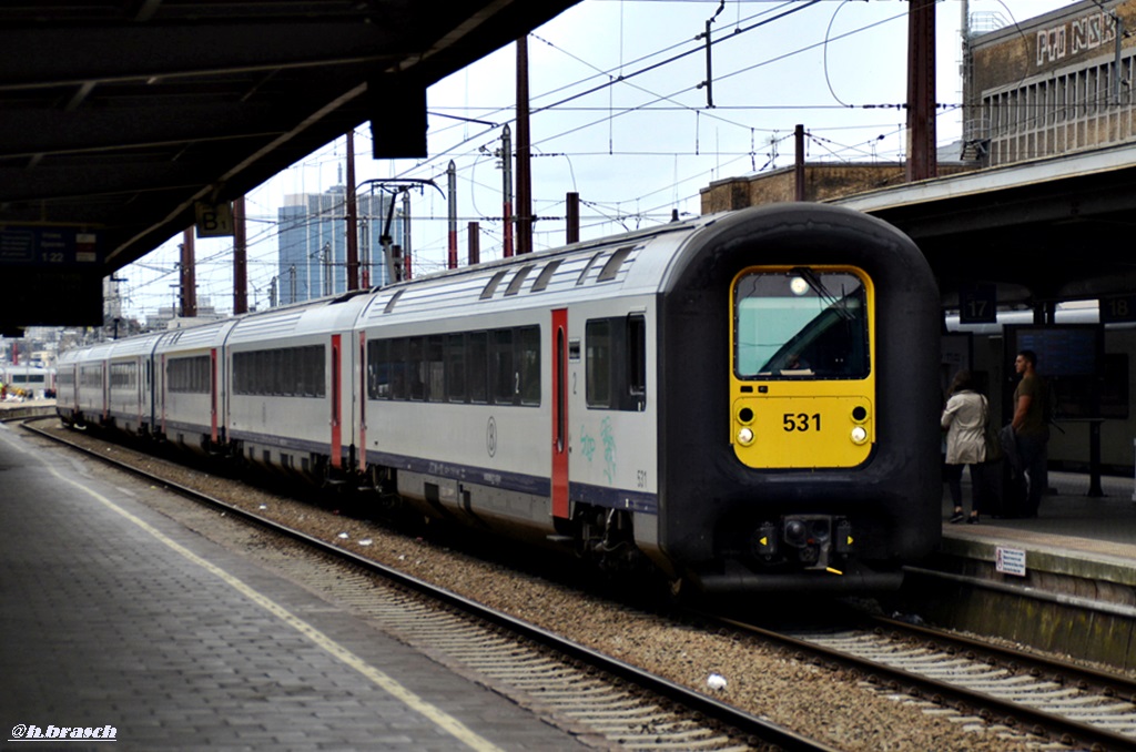 SNCB 531 oder belgische gumminase abfahrbereit in brüssel midi,14.06.18