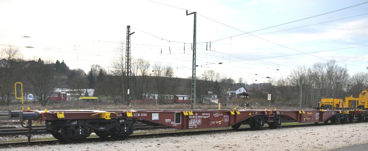 SNCB Spezialtragwagen f�r verschiedene Beladung 88 4975 043-9 TEN-RIV-B TOUAX Sggrss80 in Amstetten am 21.11.2009.