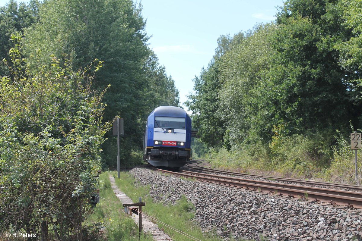 So lange sie noch Stehen sollte man die schnen Natursteinbogenbrcken mit nehmen :P ER20 001 mit dem ALEX nach Hof bei der Einfahrt in Reuth bei Erbendorf. 12.08.18