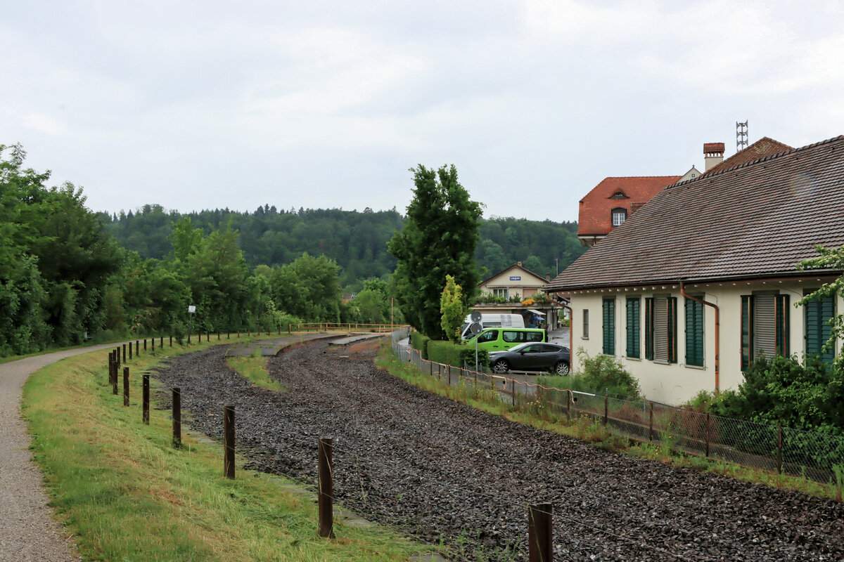 So sieht die bisherige Station Laupen der Sensetalbahn heute aus, nachdem die Strecke bis hinter den Strassenübergang zurückgebaut wurde. 8.Juni 2021 