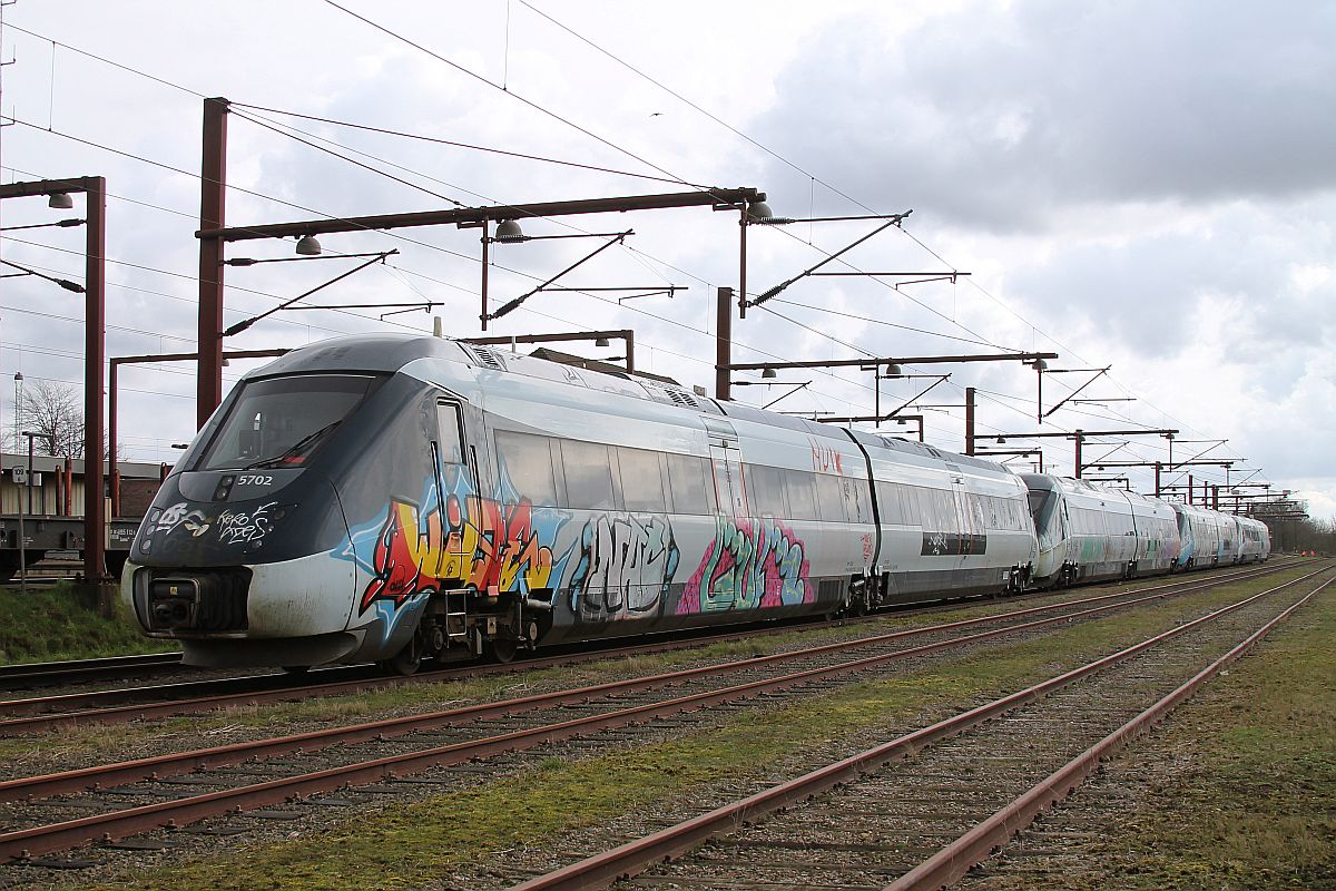 So sieht die Garnitur von hinten aus, leider verschmiert... Pattburg(DK) 03.03.2020