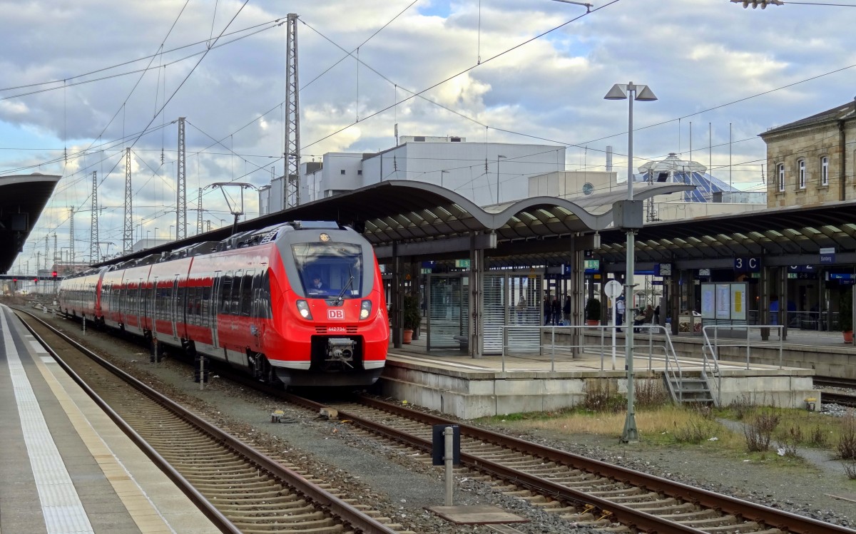 Soeben ist die S1 aus Hartmannshof in den Endbahnhof Bamberg eingetroffen.
Aufgenommen im Februar 2014.