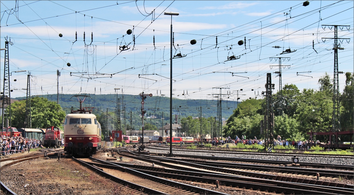 Sommerfest 2015 in Koblenz Lützel (14.06.15). Ob was los war und es sich gelohnt hat? Man sieht es ja ;) Für den verschwommenen Hintergrund mit den diversen 103ern kann ich leider nichts, es war einfach nicht der kälteste Tag.