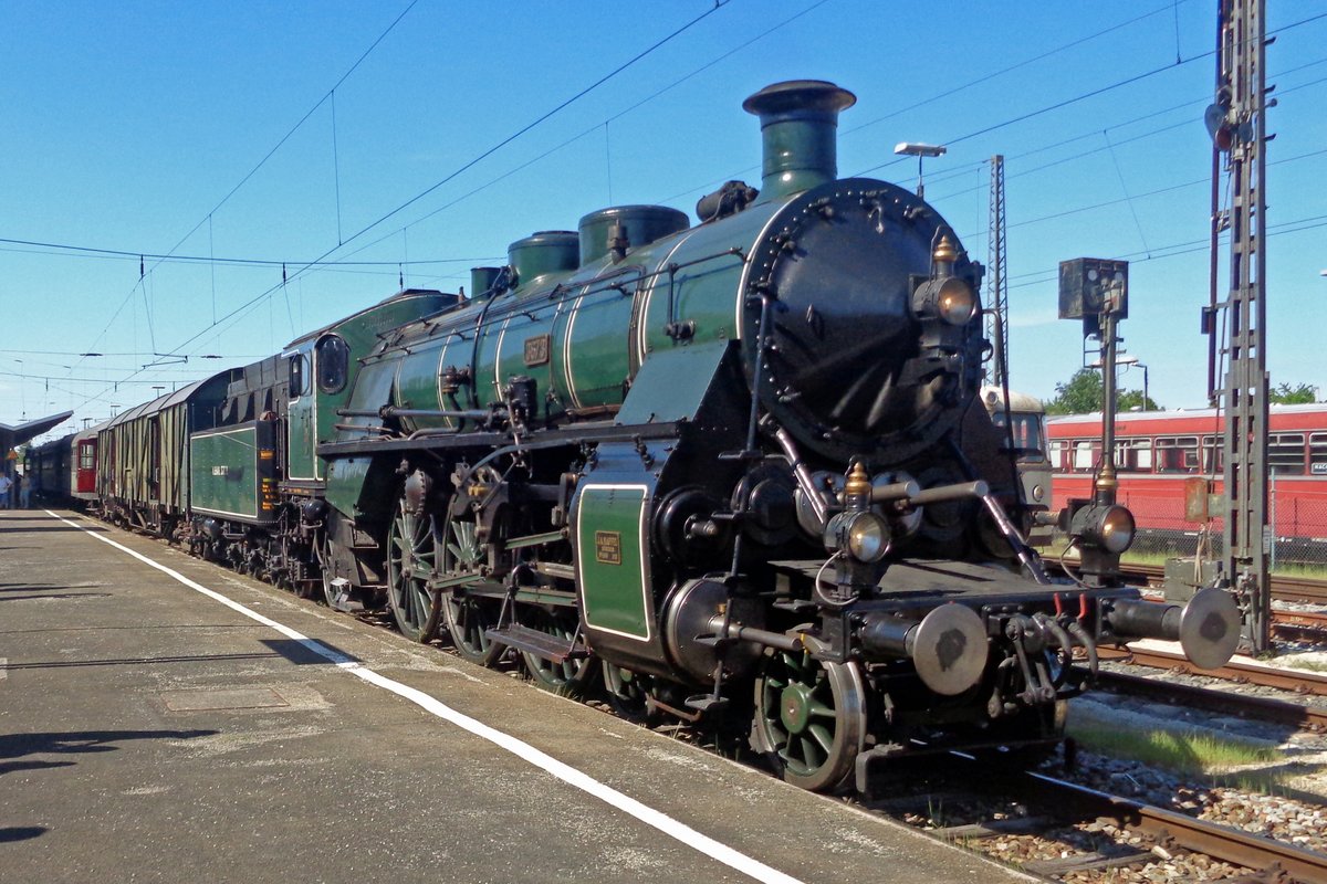 Sonderzug mit der S 3/6 3673 ist am 2 Juni 2019 in Nördlingen eingetroffen.