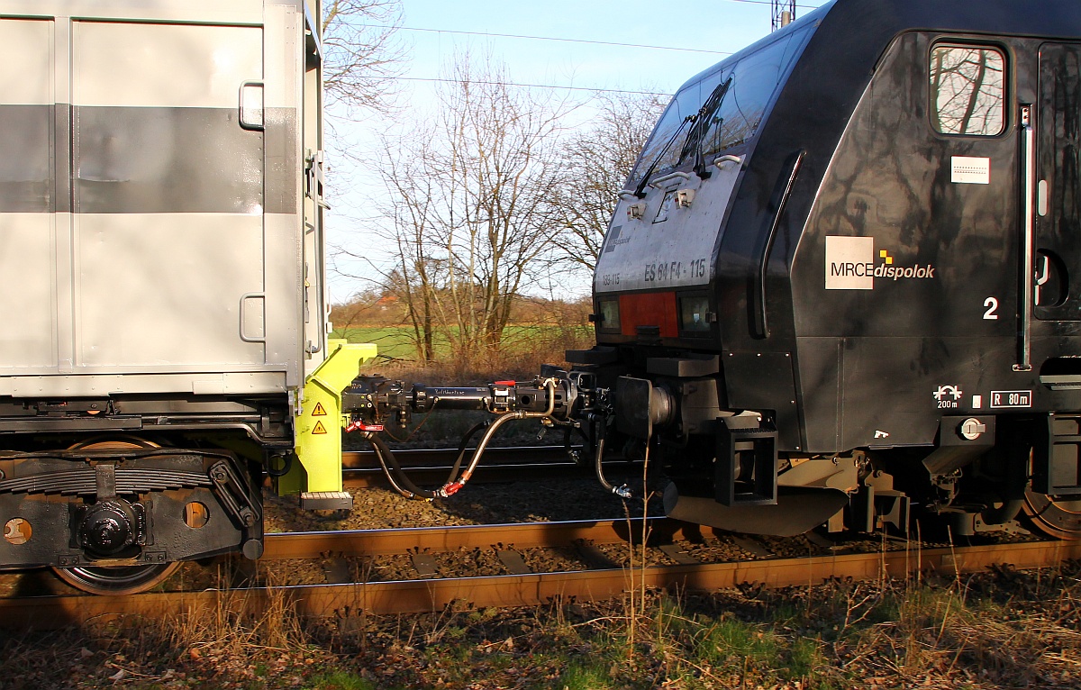 Spezialverbindung zum abschleppen...Habfis Wagen 006-9 der Railadventure und 189 115 sind sicher miteinander verbunden. Padborg 08.03.2014