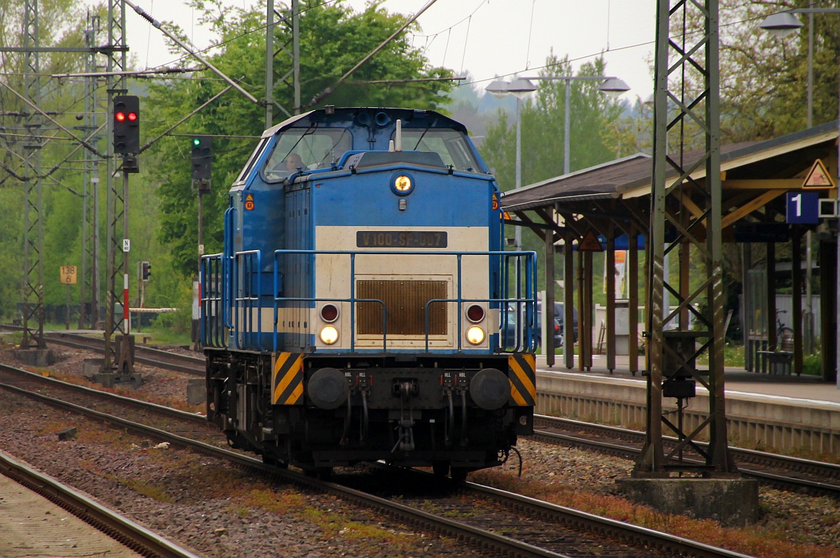 Spitzke V100-SP-007/1203 115-1 brachte mit ihrer holländischen Schwester der 006 eine MFS-100 Einheit nach Padborg, die 006 blieb dort und die 007 fuhr wieder zurück nach Neumünster. Schleswig 05.05.2014