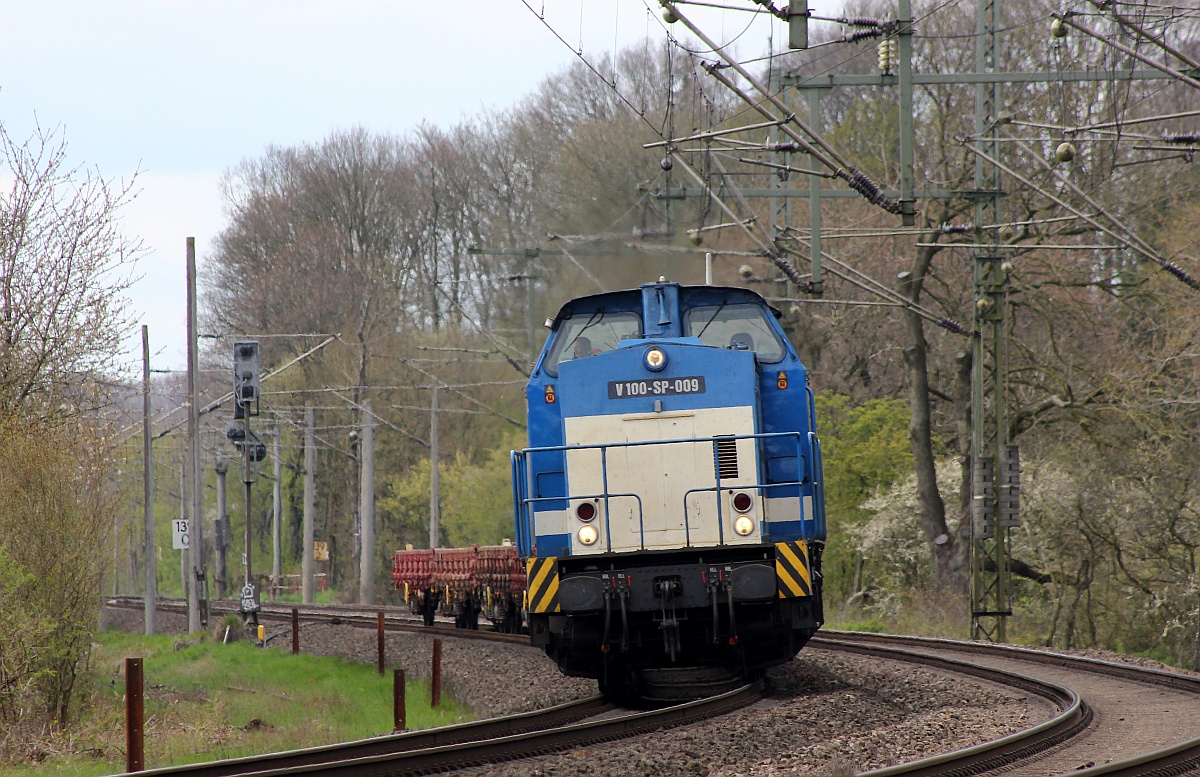 Spitzke V100-SP 009 oder 1203 129-2(ex DR 202 528) dieselt hier mit 6 Res Wagen am Haken durch Schleswig Richtung Süden. 19.04.2017