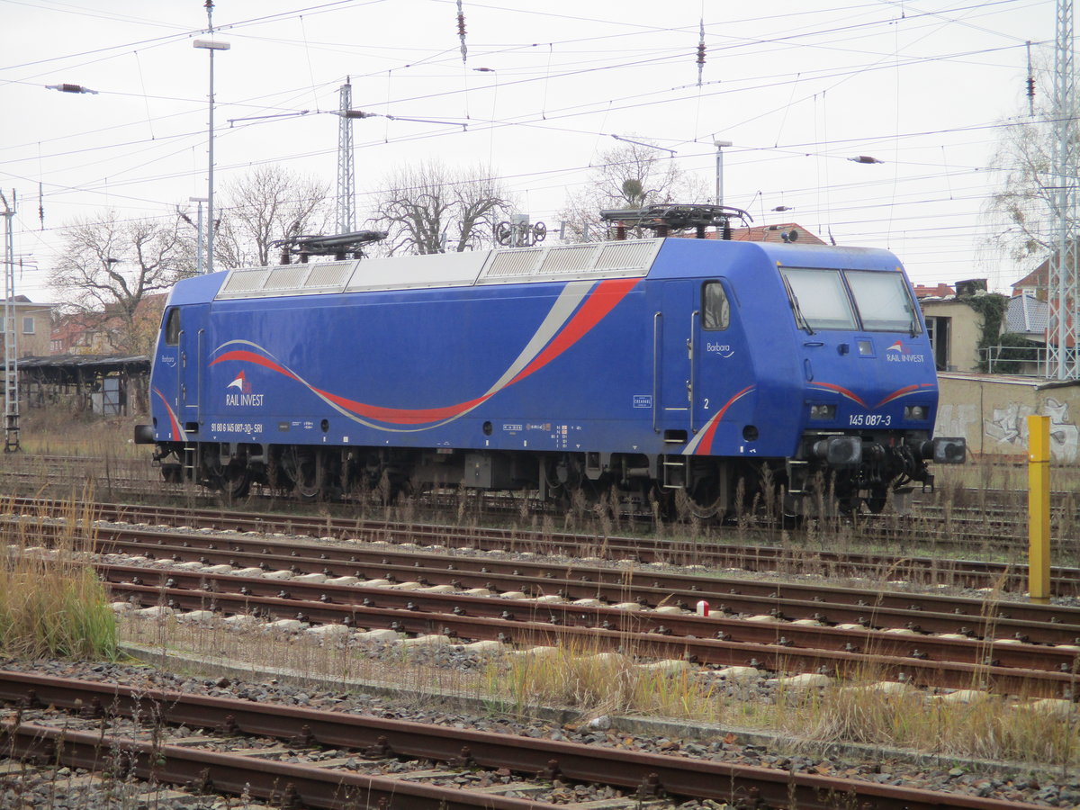 SRI 145 087,am 24.November 2020,im Neustrelitzer Hbf.