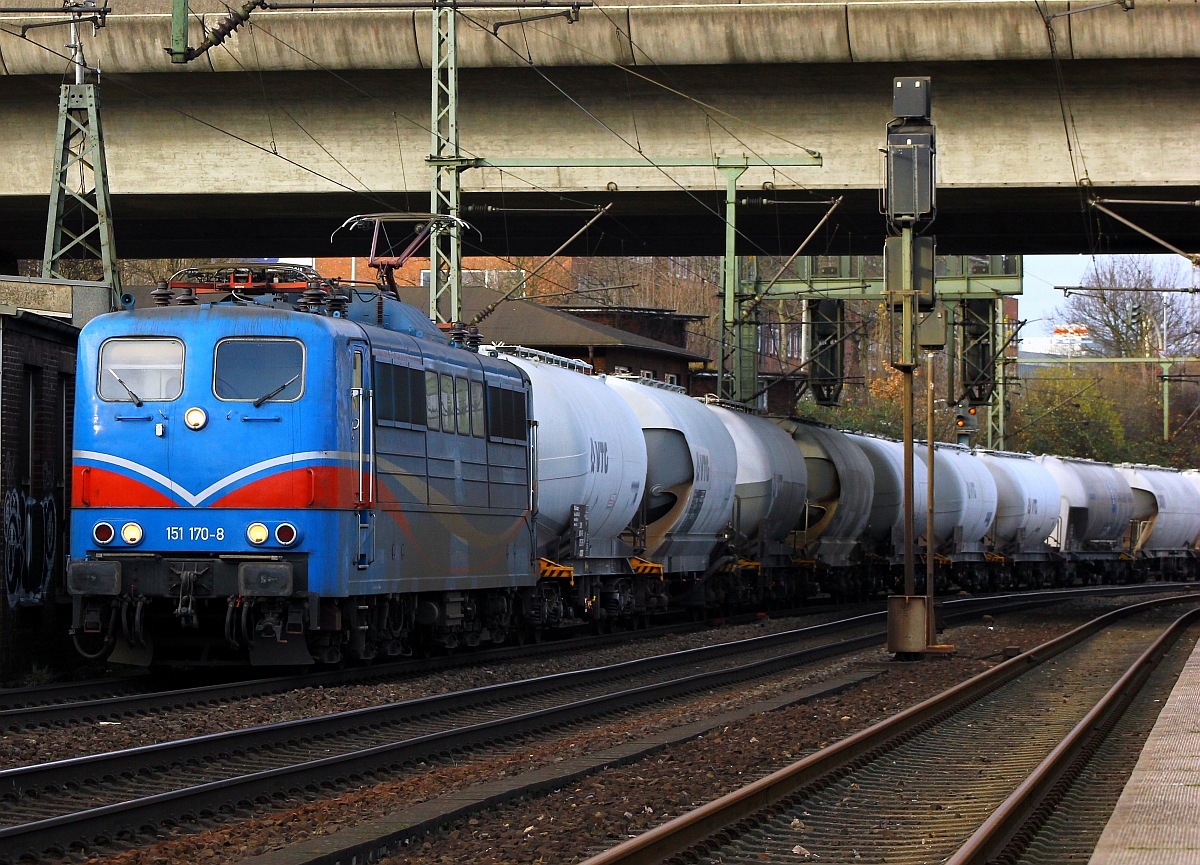 SRI 6151 170-8(REV/LD X/21.10.12) fhrt hier gemtlich mit dem Zementexpress von Hamburg Hohe Schaar(Dykerhoff) nach Deuna durch Hamburg-Harburg. 10.12.2015