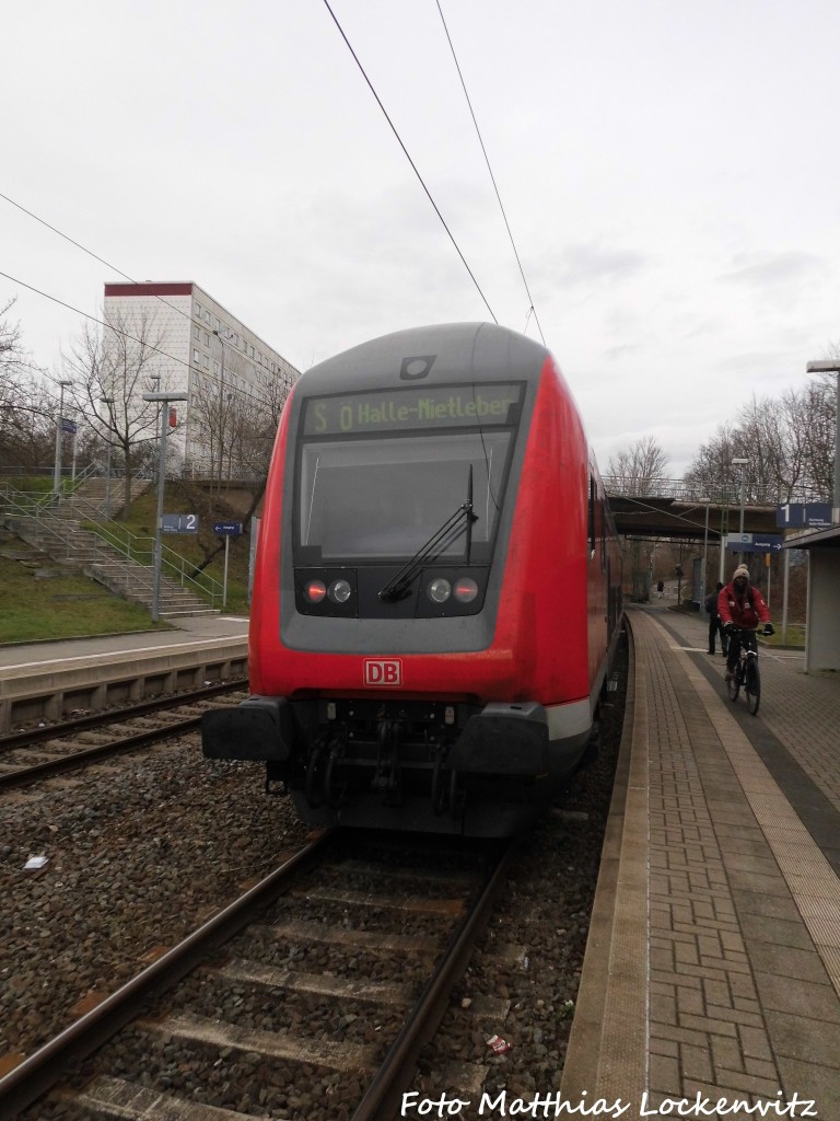 Steuerwagen von 143 XXX als S7 mit ziel Halle-Nietleben im Bahnhof Halle-Zscherbener Strae am 29.1.16