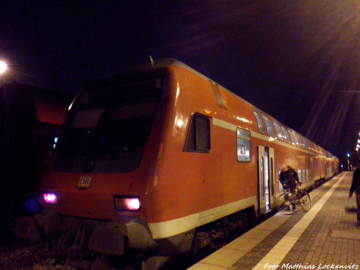 Steuerwagen der S7 mit ziel Trotha im Bahnhof Sdstadt am 17.11.14