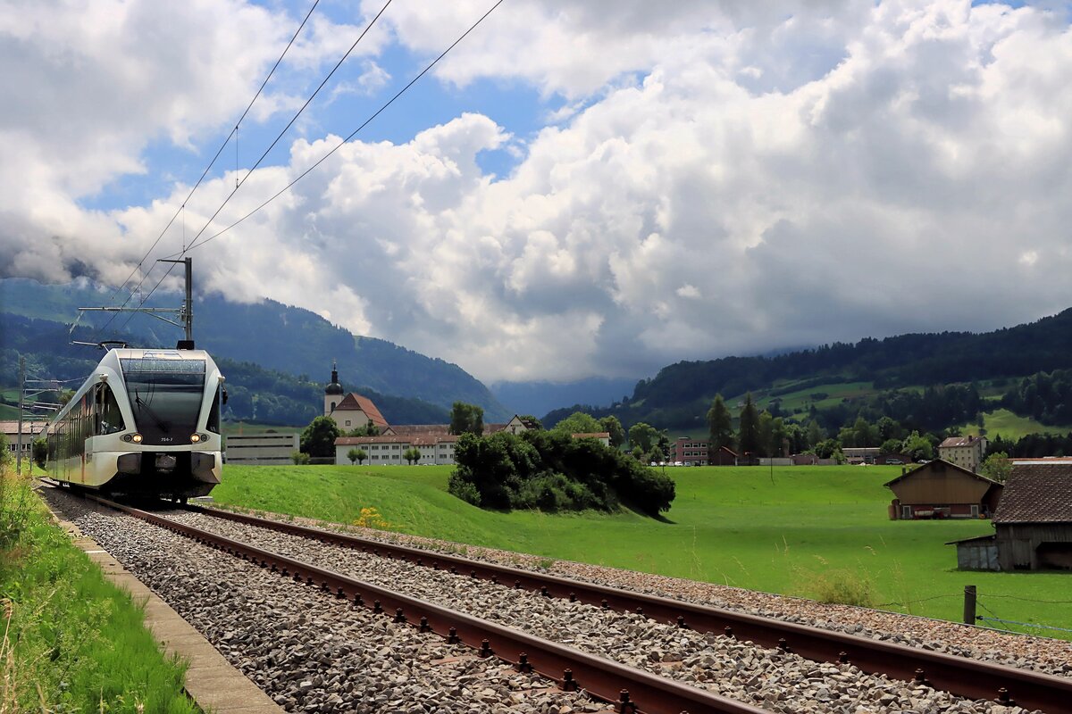 St.Galler S-Bahn Linie S2 (Altstätten SG - St.Gallen - Nesslau Neu St.Johann): Ausfahrt des Thurbo GTW 2/8 754 aus Nesslau Neu St.Johann): , 9.Juli 2021