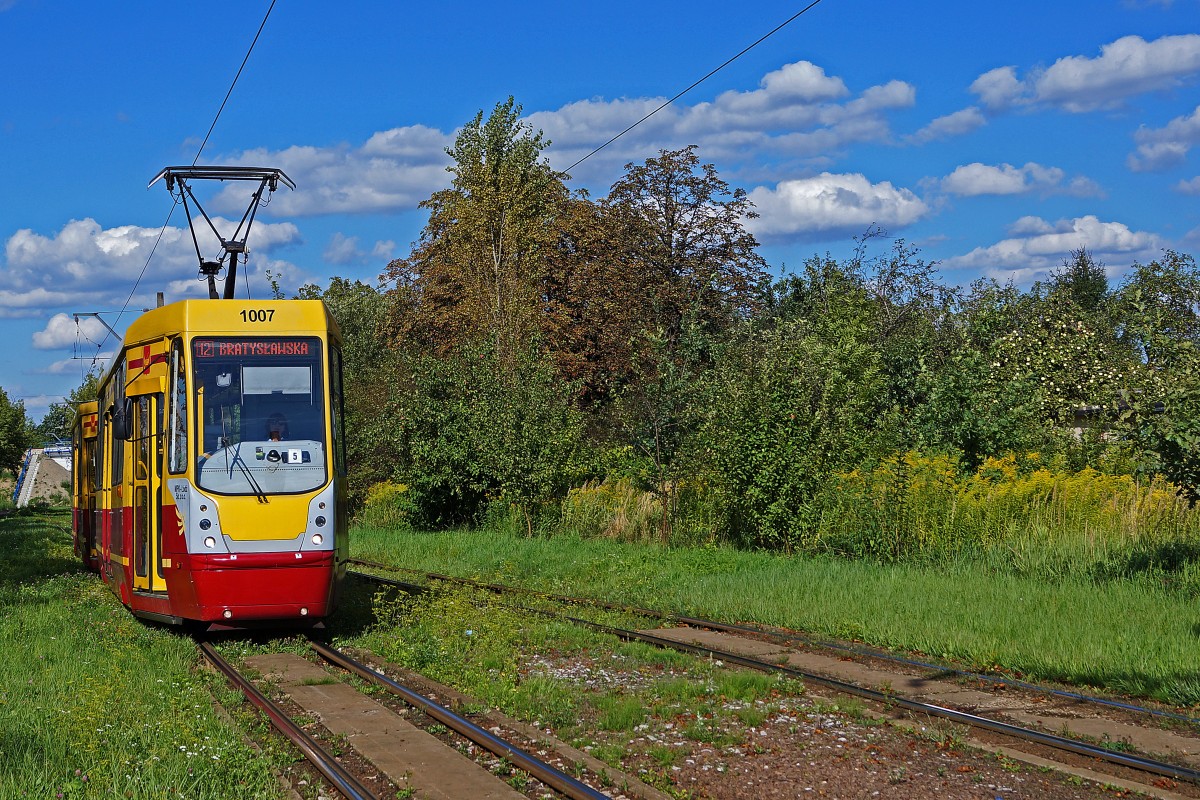 STRASSENBAHNBETRIEBE IN POLEN Strassenbahn LODZ Die modernisierten Konstalwagen 805Na in Doppeltraktion aufgenommen im  GRUENEN  am 20. August 2014.
Foto: Walter Ruetsch